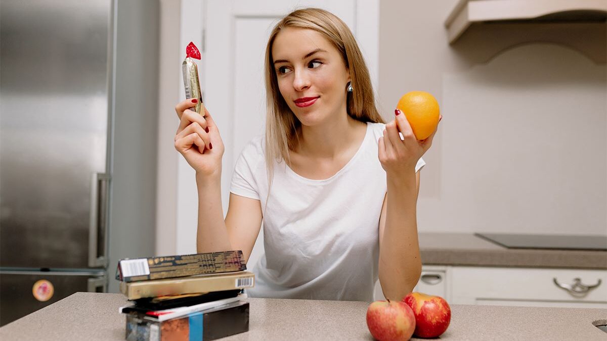 A Complete List of Foods to Avoid after Teeth Whitening