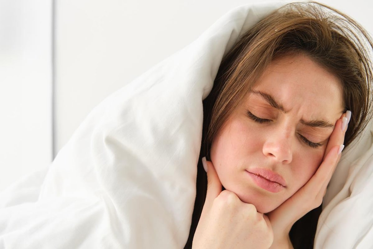 How to Sleep With a Toothache